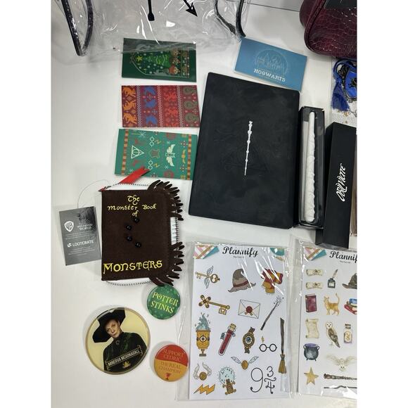 NWT Harry Potter Bundle Lot Gryffindor Shoulder Bag Faux Croc Purse + Accesories - Picture 4 of 16